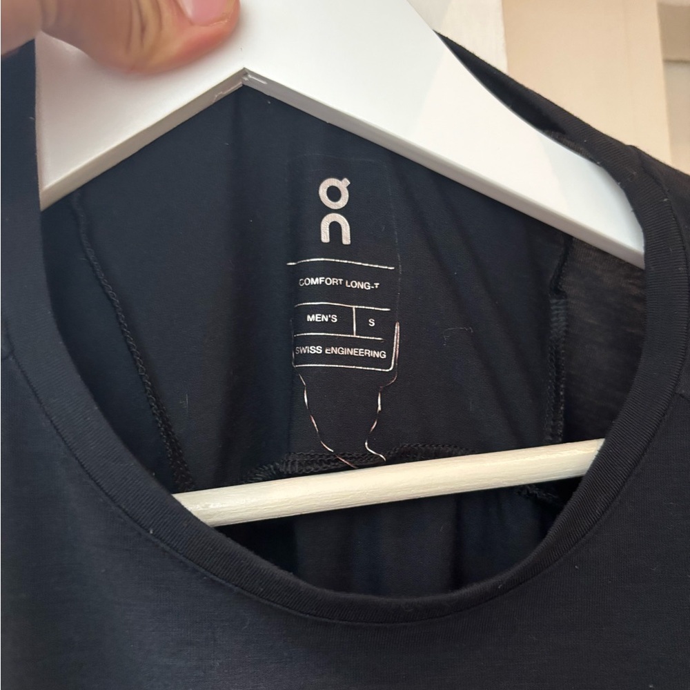 On Running Men's Black Long Sleeve Tee